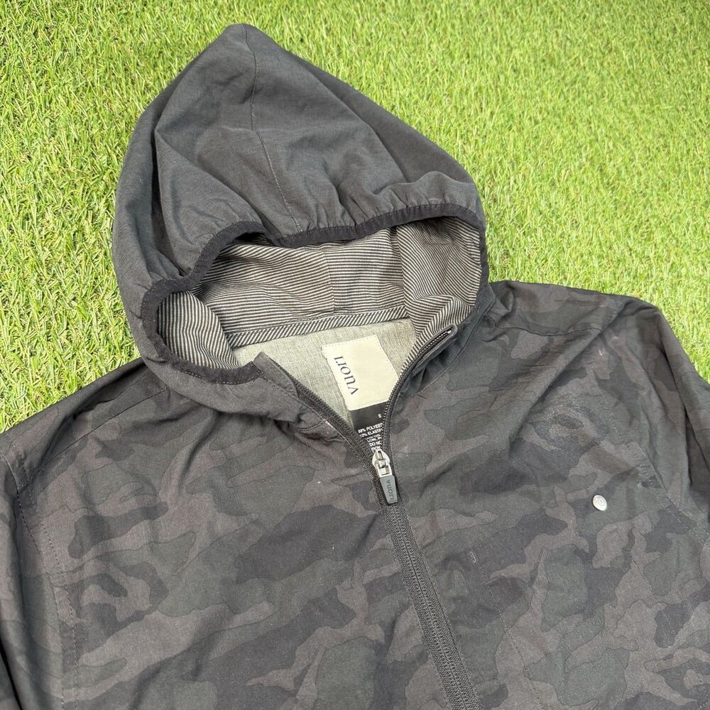 Vuori Full Zip Windbreaker Jacket Mens Small Black Camo Hooded Outdoor Gorpcore